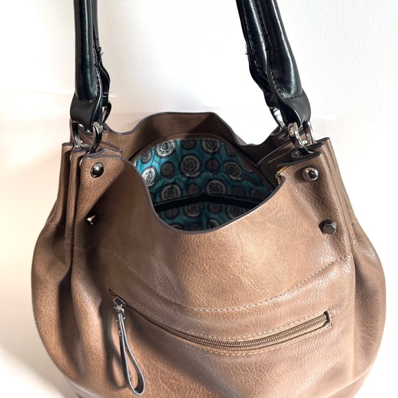 🎄. GUSSACI | Vegan Leather Shoulder Bag - Picture 5 of 8